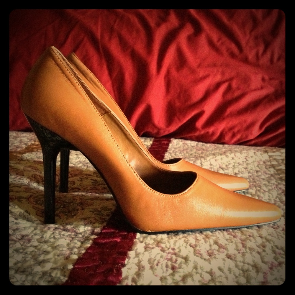 Elegant Beige pumps!